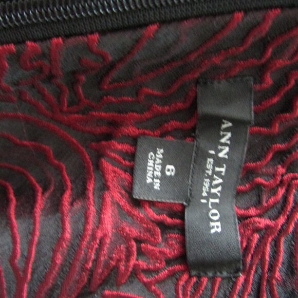 Ann Taylor Textured Floral Skirt 6 Red Black Goth Whimsygoth Vampire Romantic - Picture 9 of 10